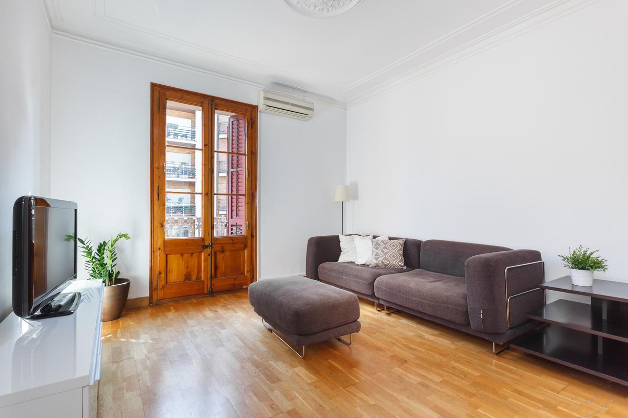 Flateli Aribau Apartment Barcelona Bagian luar foto