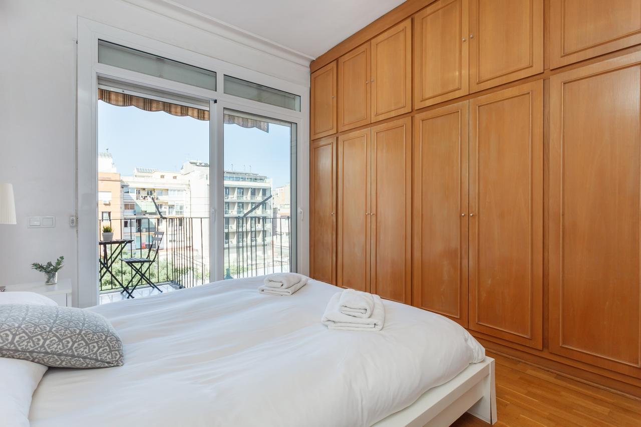 Flateli Aribau Apartment Barcelona Bagian luar foto