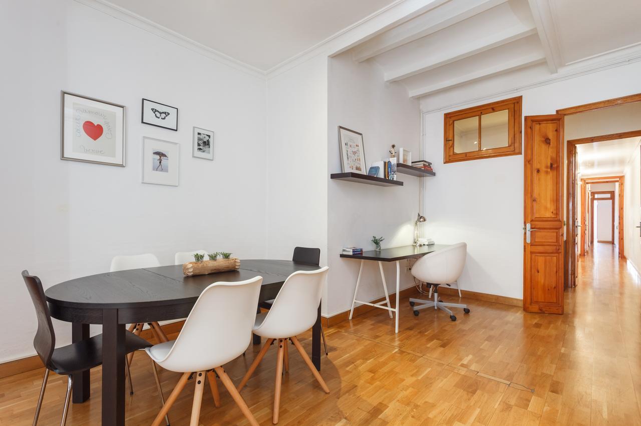 Flateli Aribau Apartment Barcelona Bagian luar foto