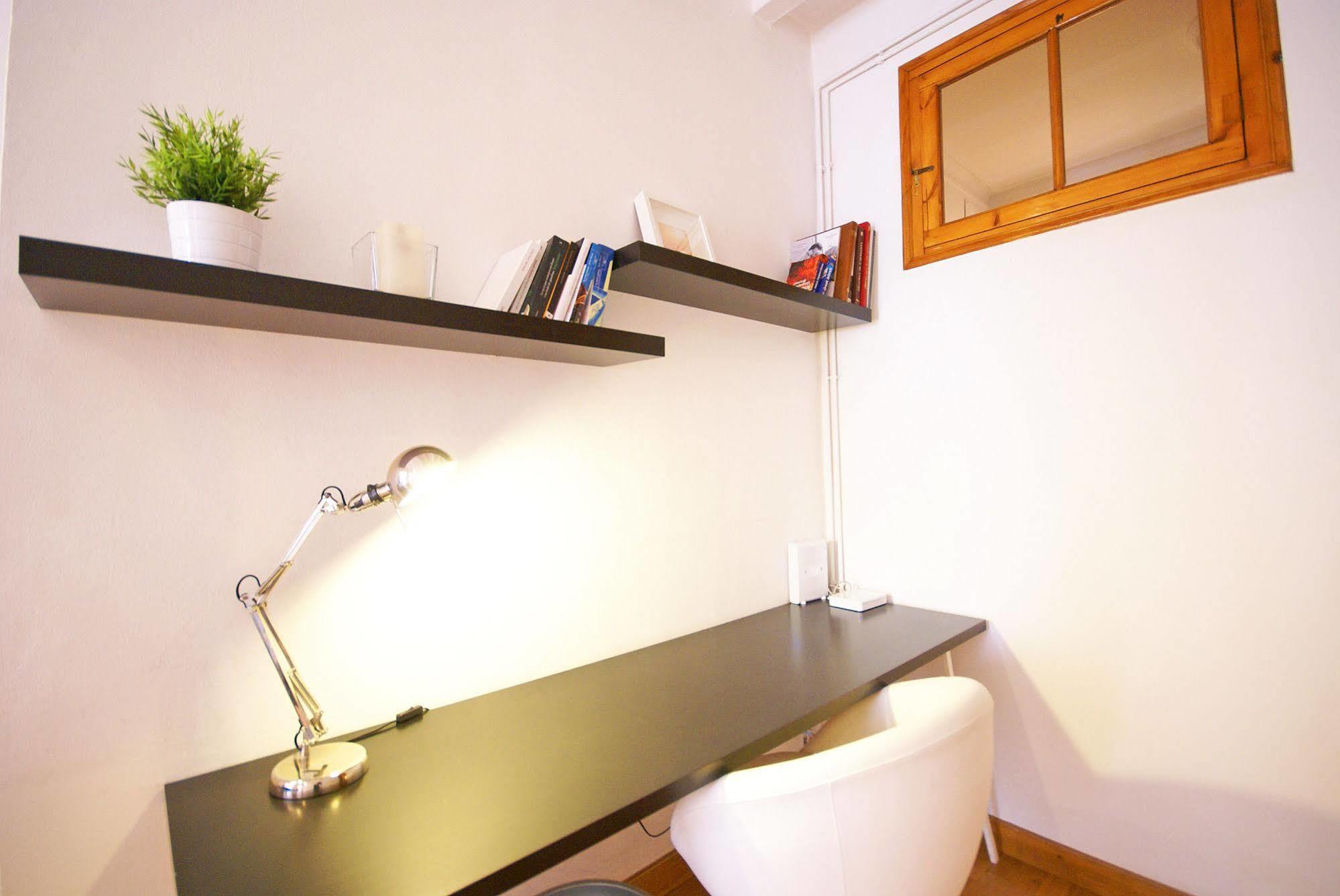 Flateli Aribau Apartment Barcelona Bagian luar foto