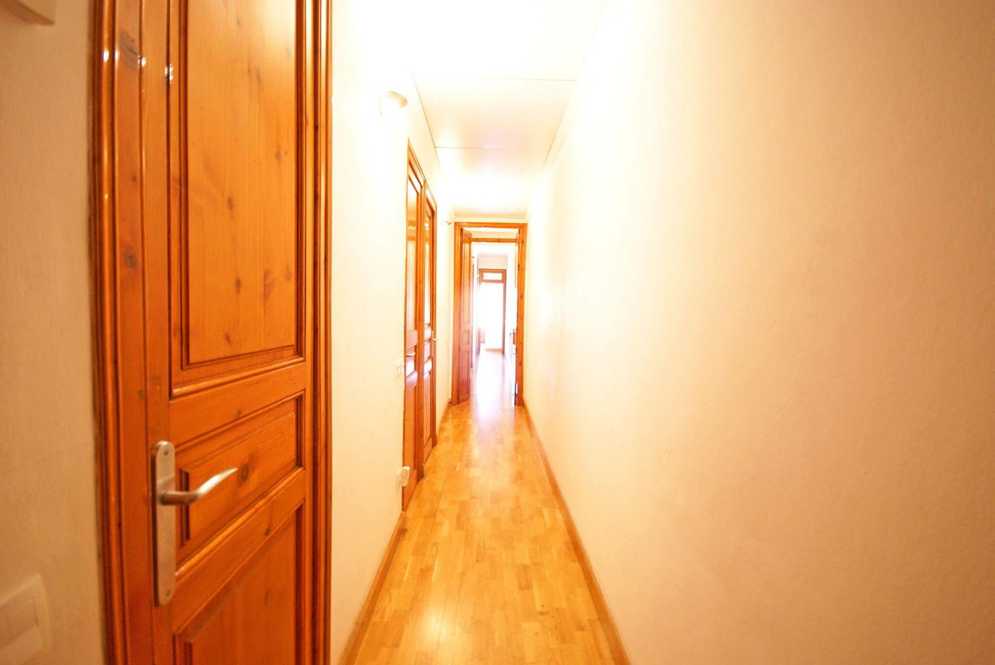Flateli Aribau Apartment Barcelona Bagian luar foto