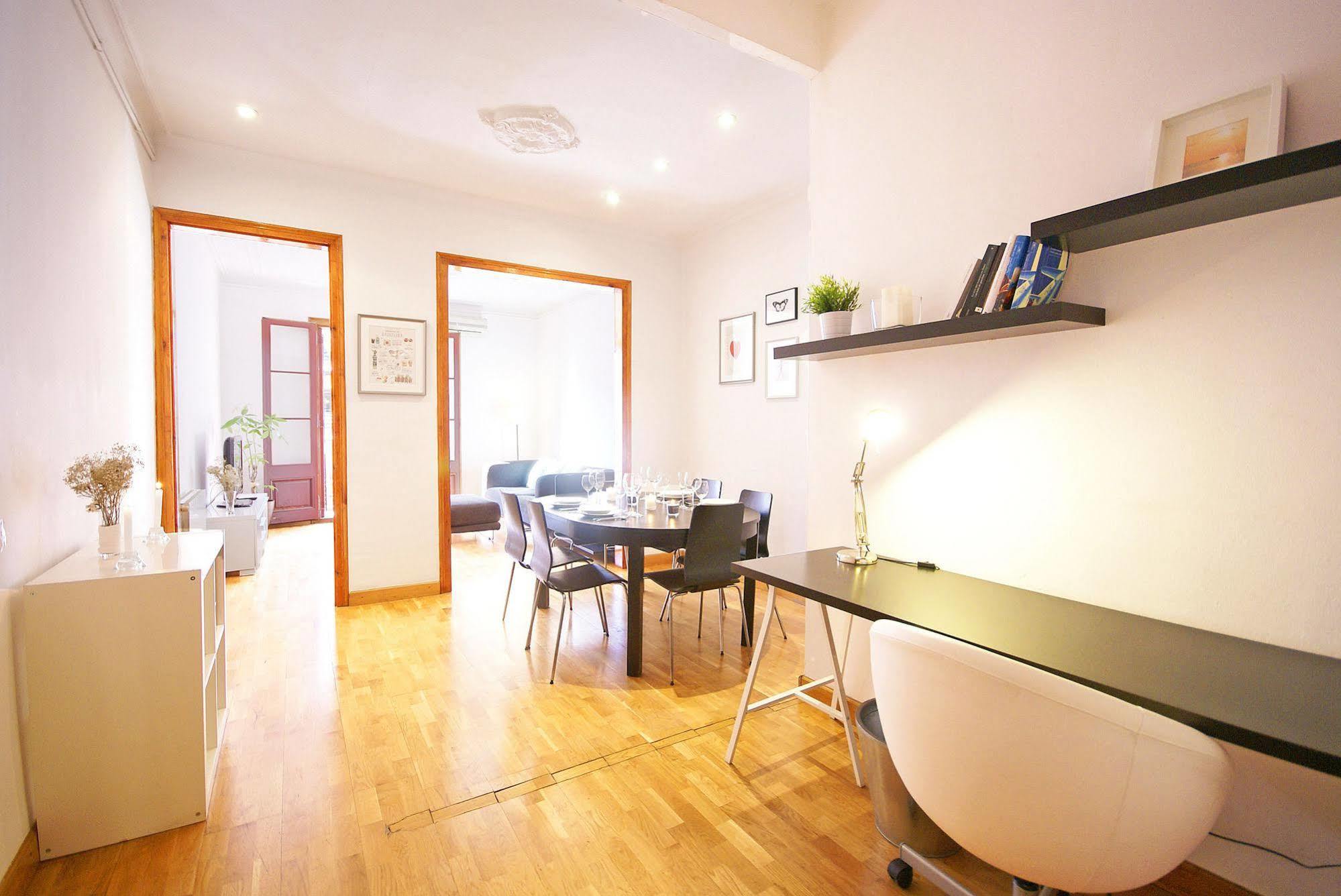Flateli Aribau Apartment Barcelona Bagian luar foto