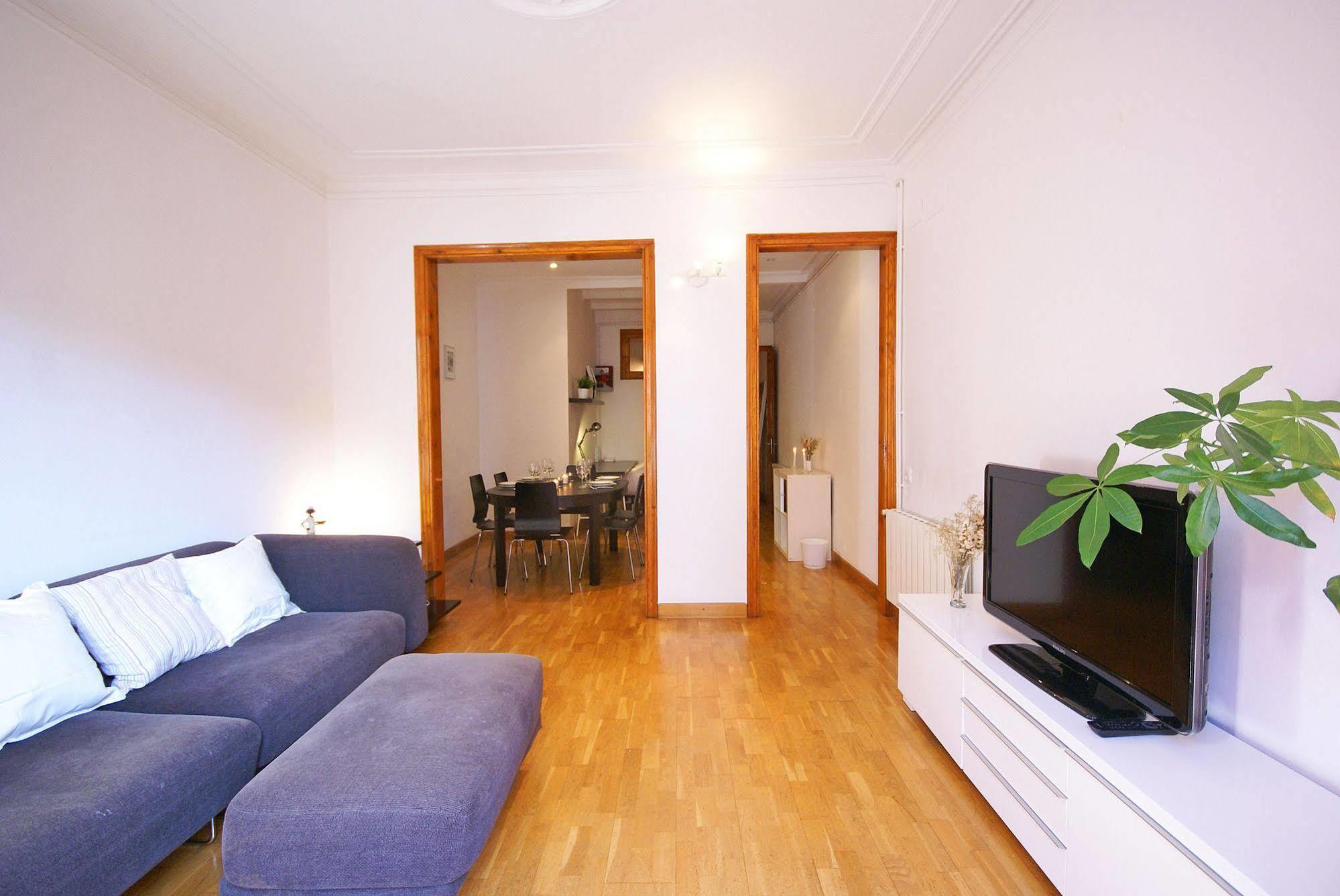 Flateli Aribau Apartment Barcelona Bagian luar foto