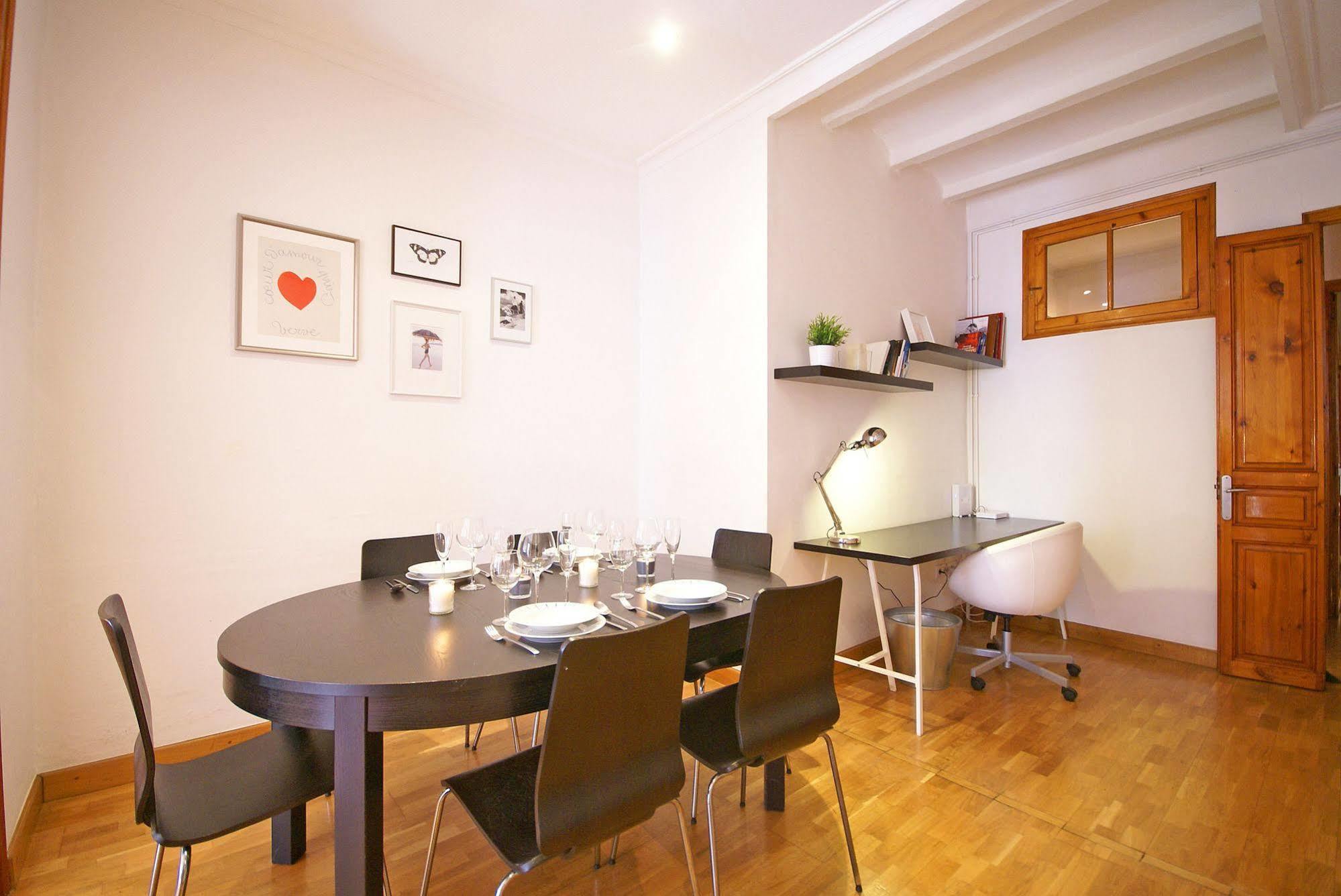 Flateli Aribau Apartment Barcelona Bagian luar foto