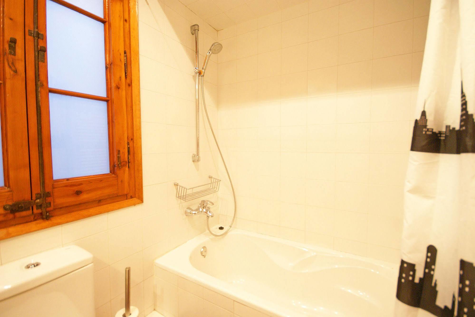 Flateli Aribau Apartment Barcelona Bagian luar foto