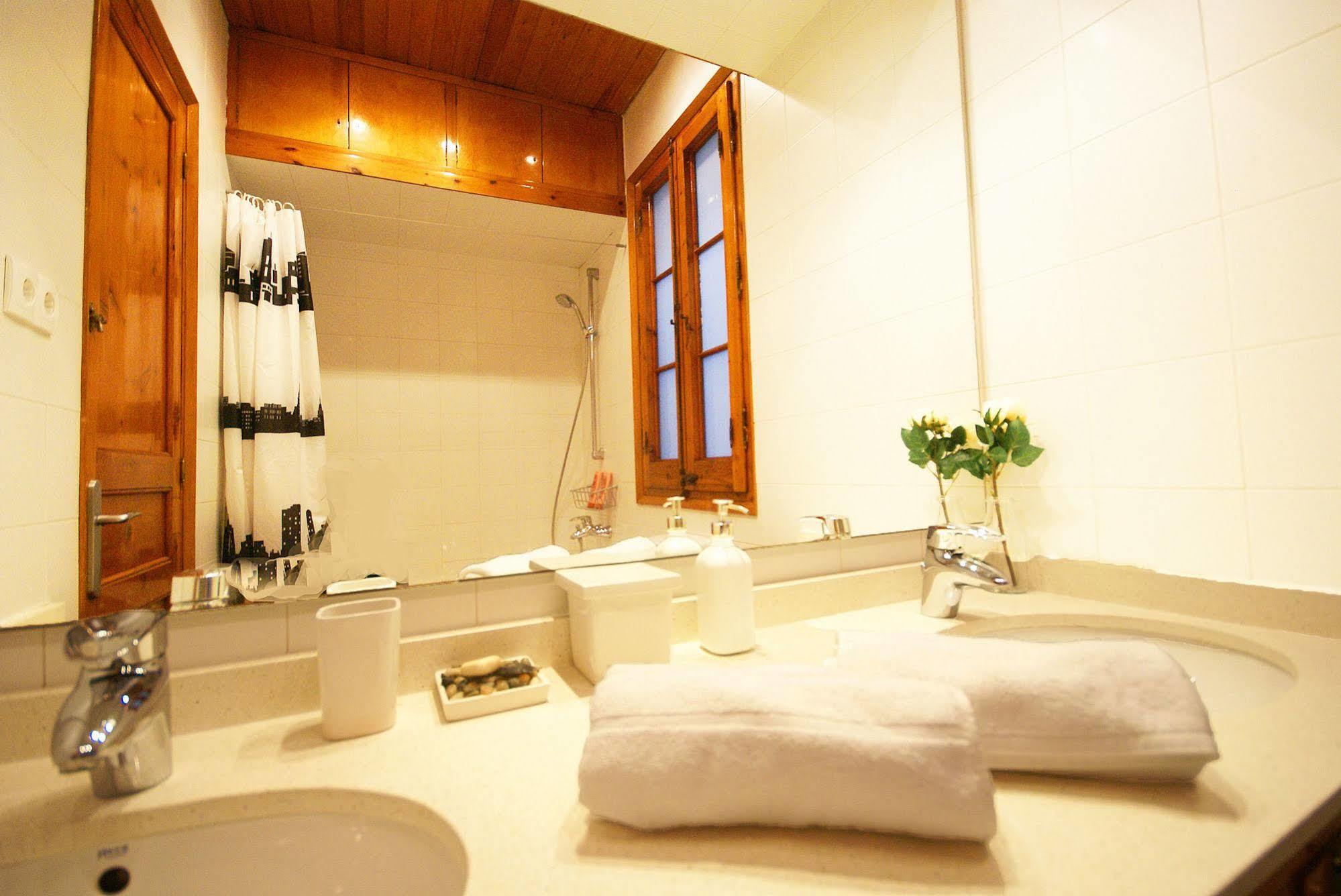 Flateli Aribau Apartment Barcelona Bagian luar foto