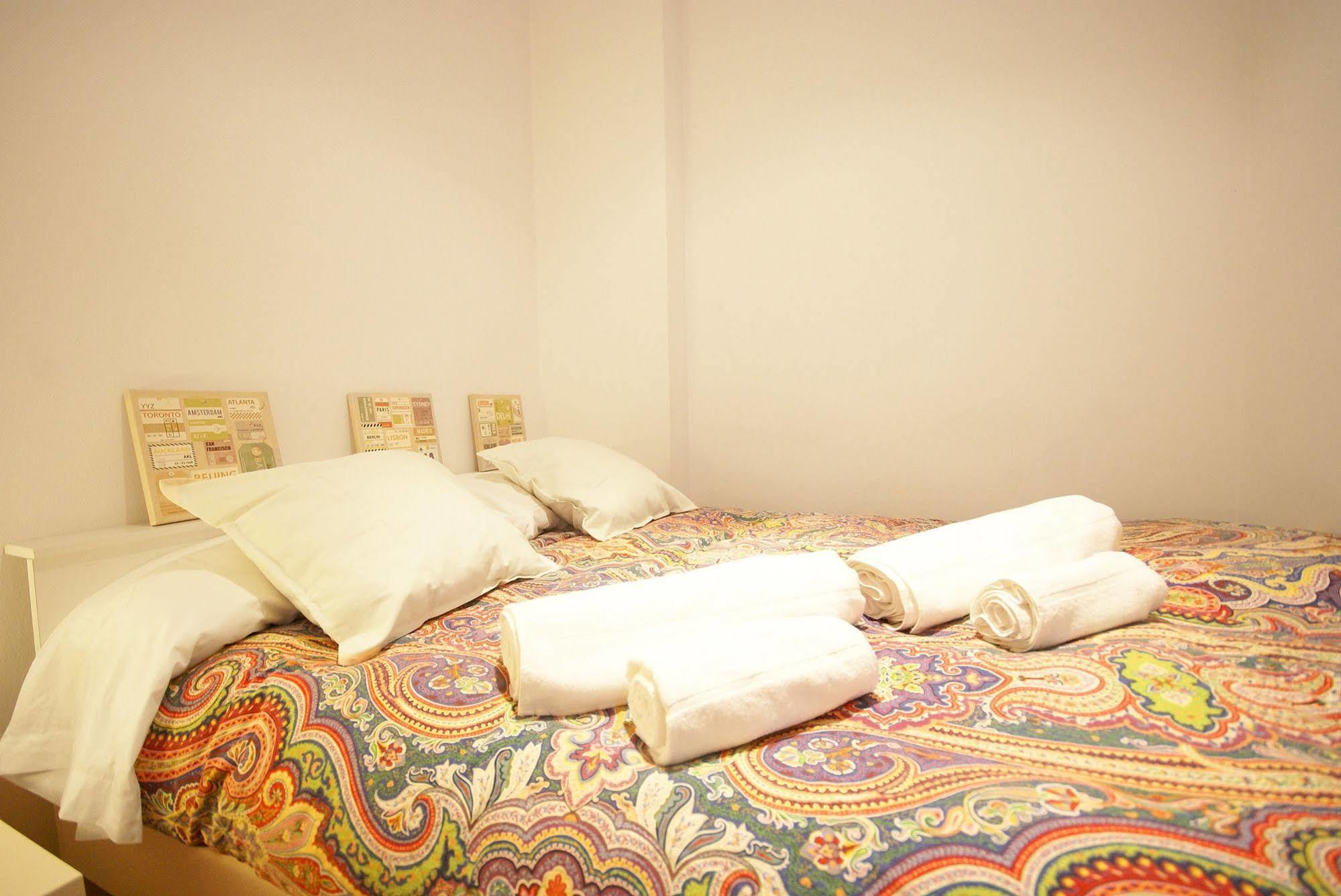 Flateli Aribau Apartment Barcelona Bagian luar foto