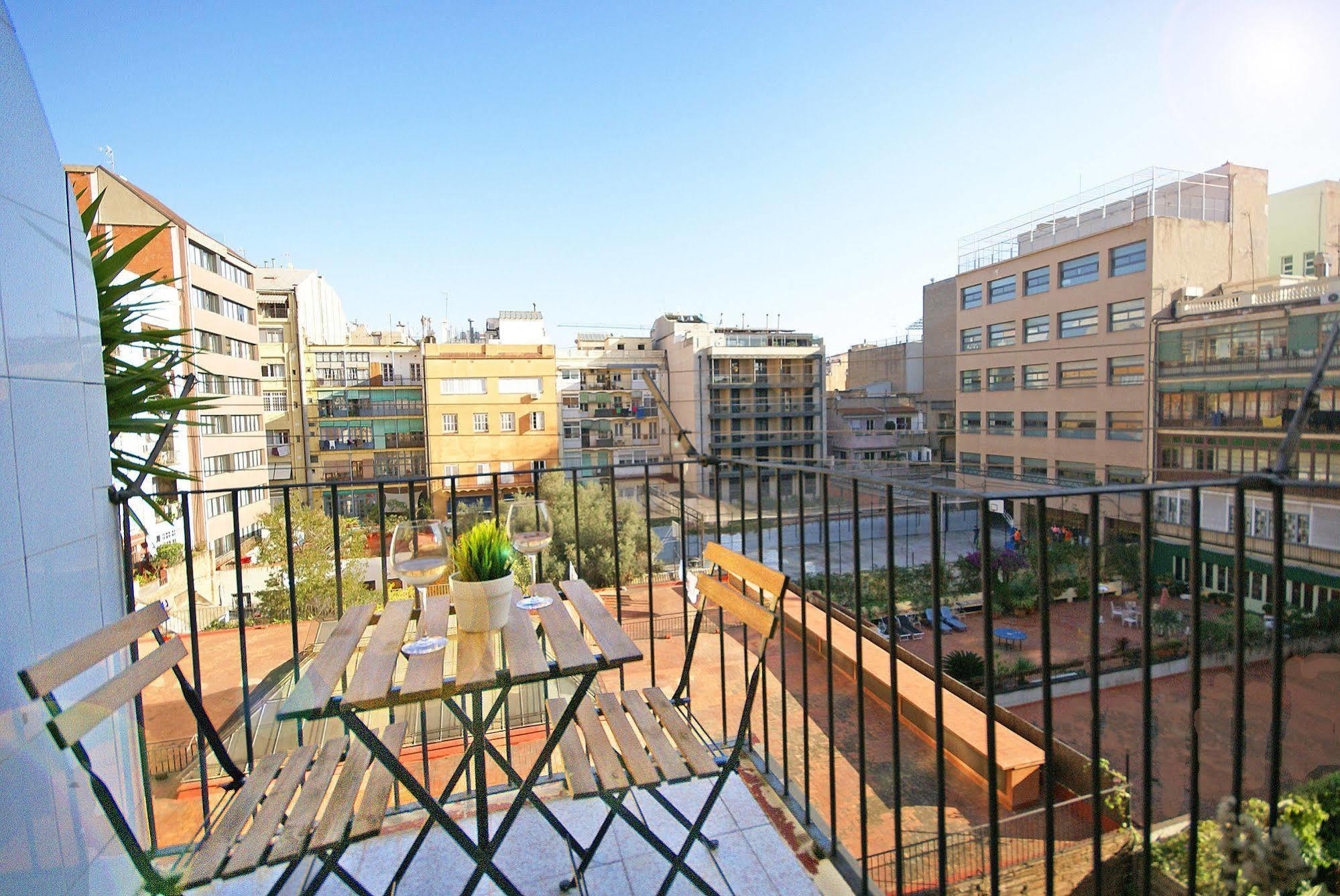 Flateli Aribau Apartment Barcelona Bagian luar foto