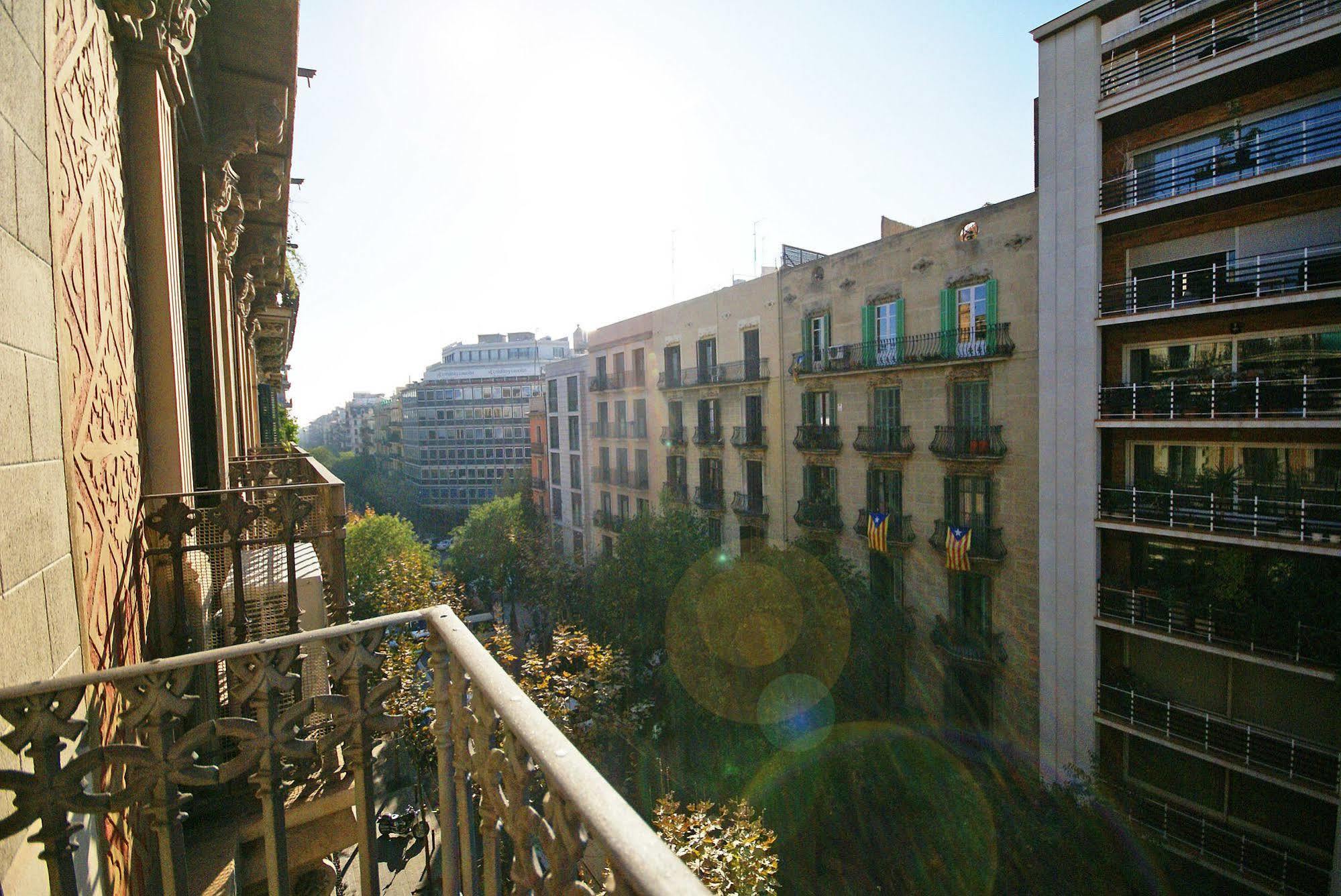 Flateli Aribau Apartment Barcelona Bagian luar foto